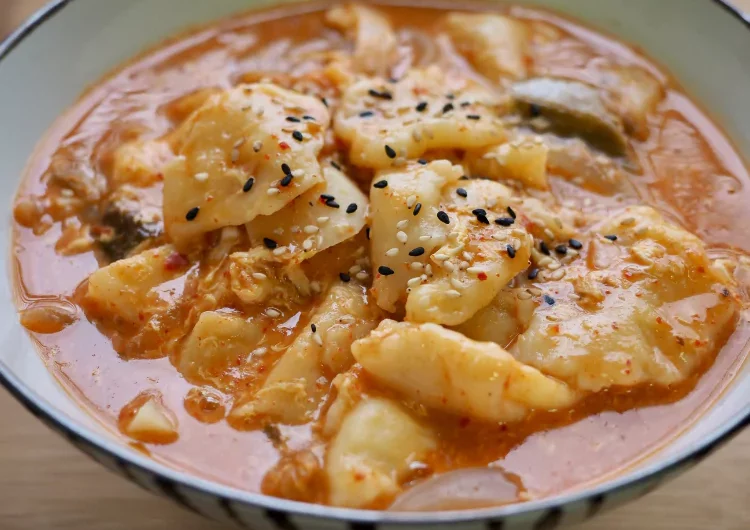 Kimchi Sujebi (Korean Hand-Torn Dumpling Soup)